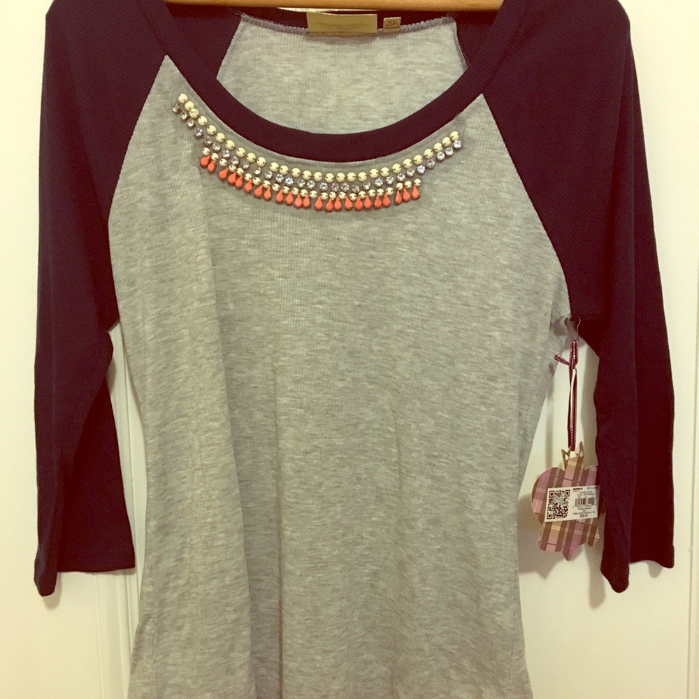 Three quarter sleeve shirt